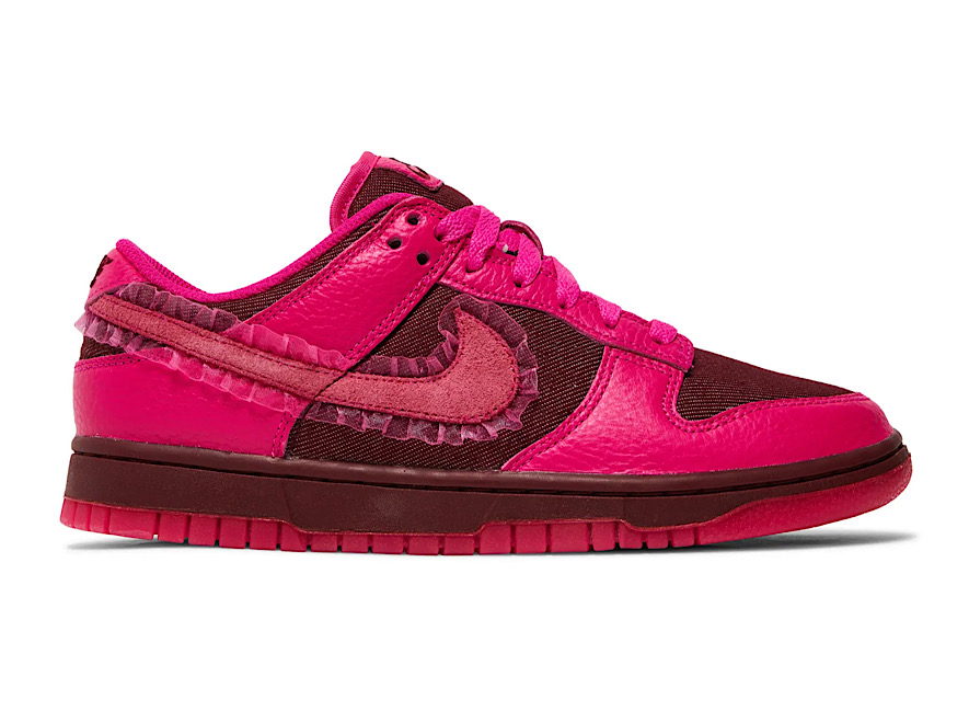 Nike Dunk Low Valentine's Day (2022) (W)