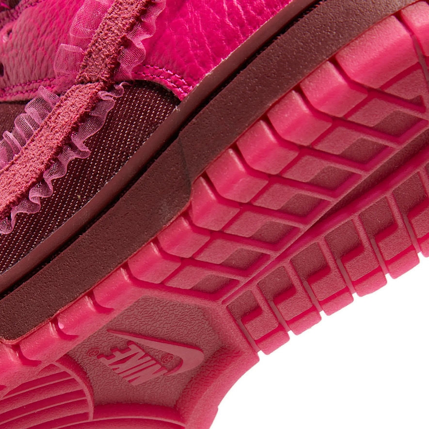 Nike Dunk Low Valentine's Day (2022) (W) - Image 6